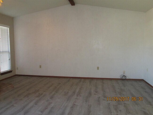 Building Photo - 907 NE Tortoise Dr