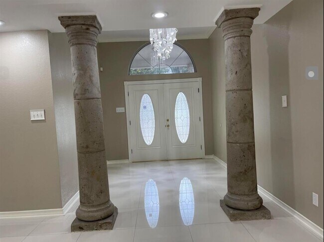 Foto del edificio - 1717 Woodland Dr