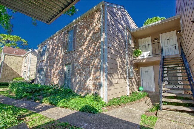 Building Photo - 2800 Jeanetta St
