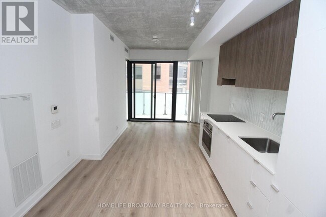 Photo du bâtiment - 161 Roehampton Ave