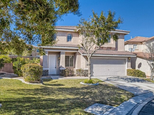 Building Photo - Beautiful 4 bedroom with pool in gated community