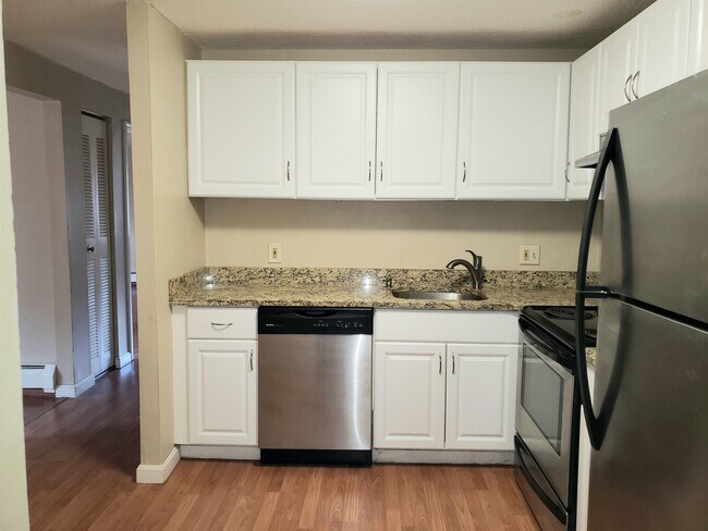 Building Photo - 130 English Village Rd