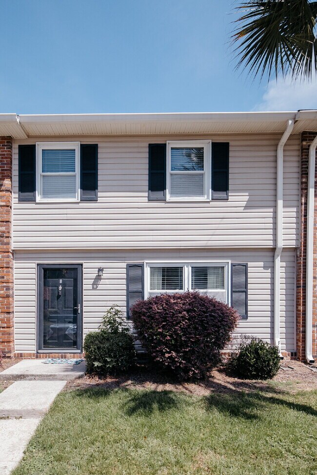 Building Photo - 415 Parkdale Dr