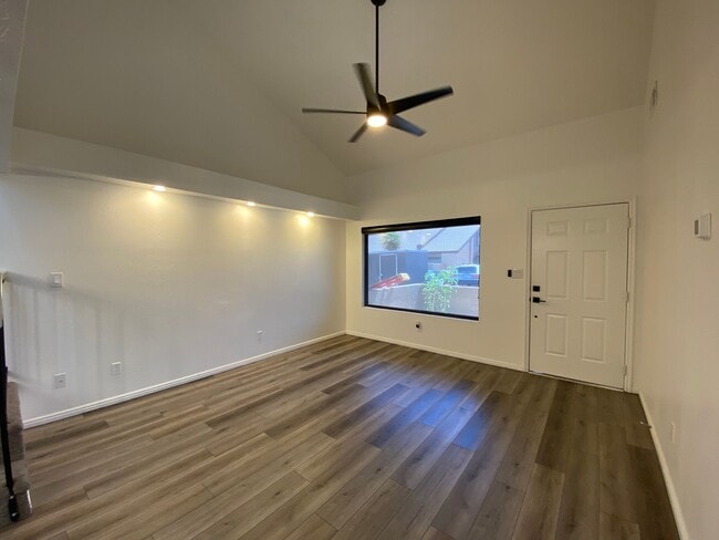 Building Photo - REMODELED 2 BEDROOM UNIT DOWNTOWN ST. GEORGE!