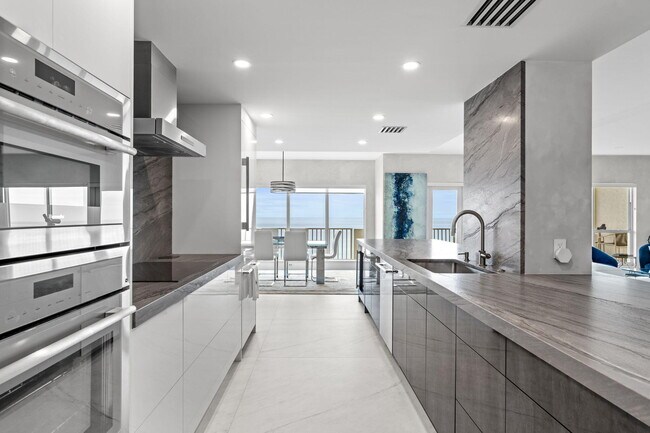 Foto del edificio - 4301 N Ocean Blvd