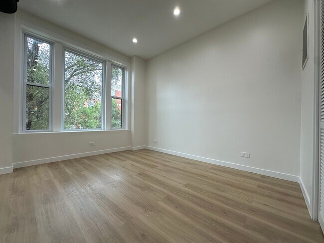Foto del edificio - 1721 W Pierce Ave