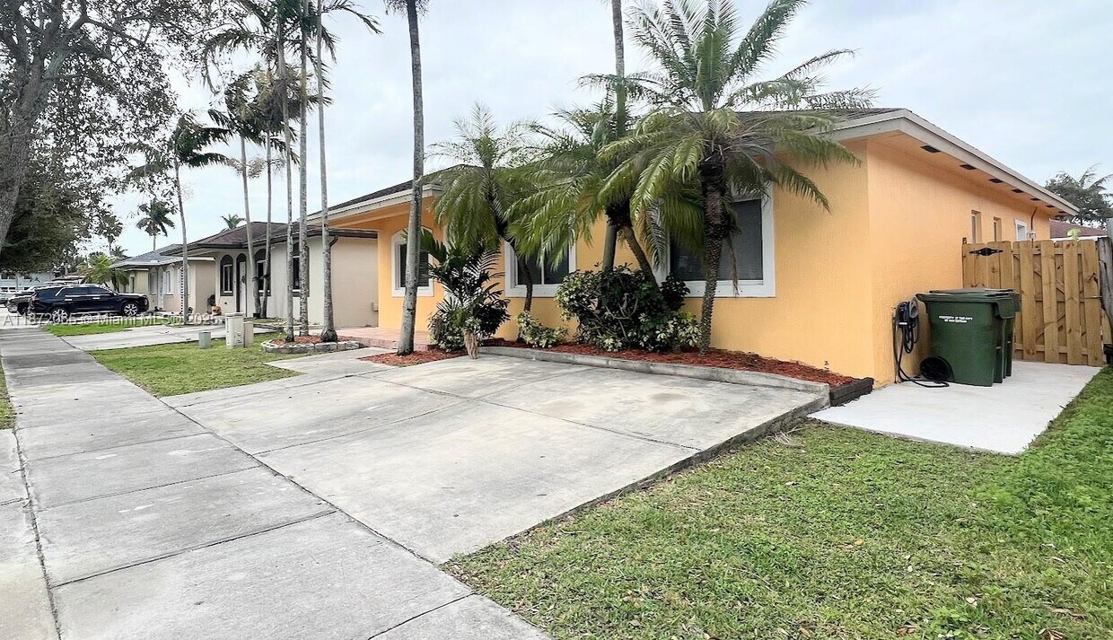 Foto principal - 208 SW 15th Pl