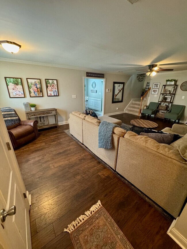 Foto del edificio - 1704 Rock Creek Ln