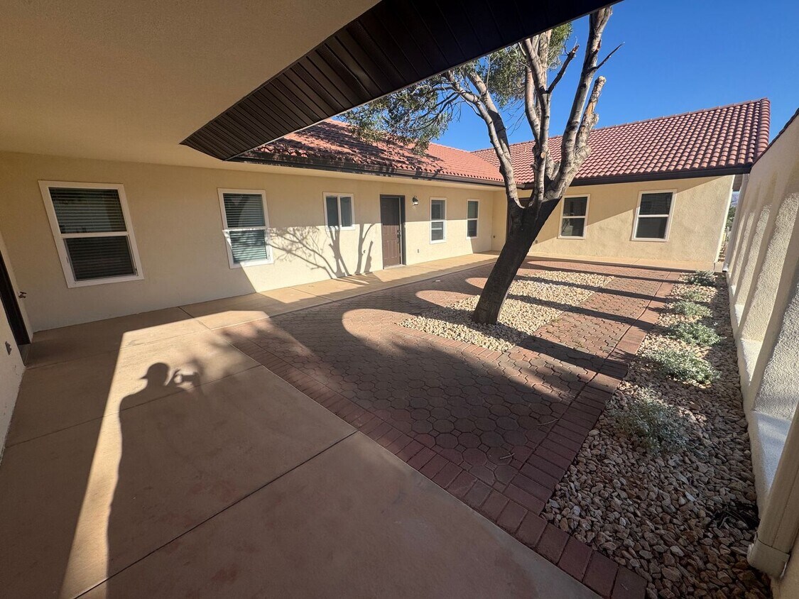 75 E Roundy Mountain Rd Unit Triplex #1, Leeds, UT 84746 - Room for ...