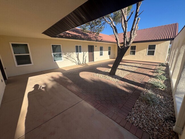 Foto del edificio - 75 E Roundy Mountain Rd