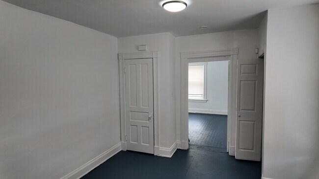 Building Photo - 3034 Glenway Ave