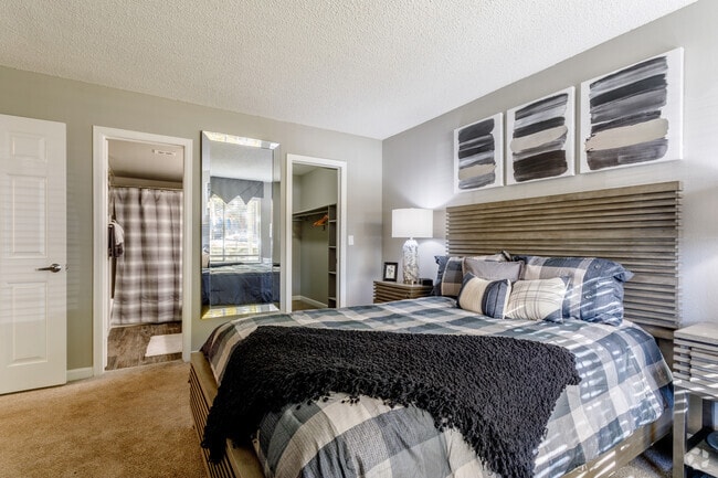 2HAB, 1BA - 966 ft² - Loretto Heights