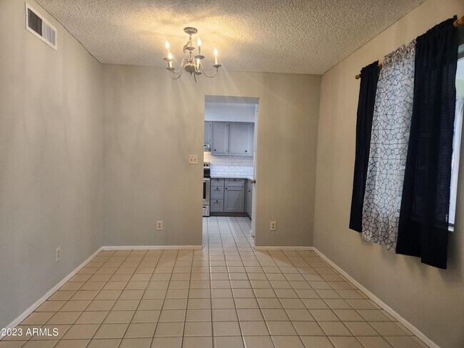 Building Photo - 1805 W Dixon Cir
