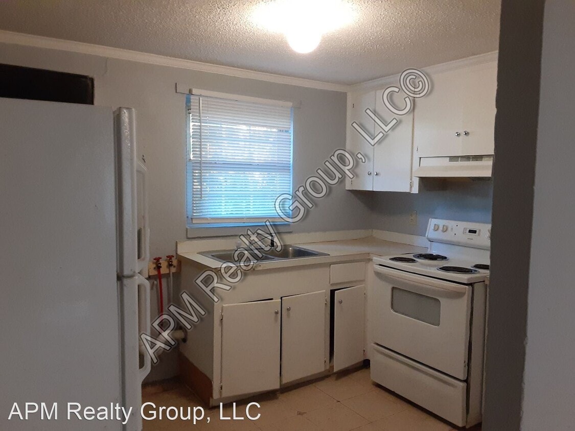 Building Photo - 2 br, 1 bath House - 2120 Senate St. Apt. E