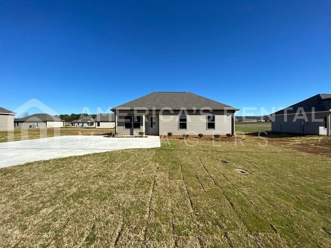 Building Photo - Home for Rent in Talladega, AL!  Available...