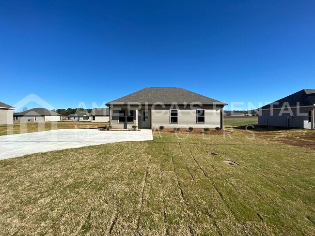 Foto del edificio - Home for Rent in Talladega, AL!  Available...