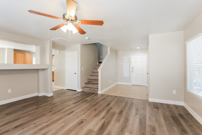 Foto del edificio - 2420 Cockatoo Dr