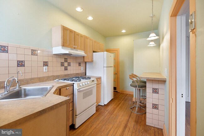 Foto del edificio - 704 W 28th St