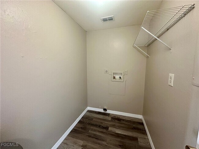 Foto del edificio - 829 Gleason Pkwy