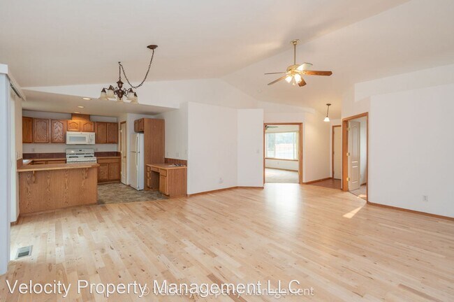 Foto del edificio - 3 br, 2 bath House - 3187 NE Stonebrook Dr.