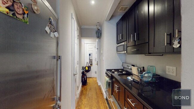 Building Photo - 250 Mott St
