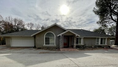 Building Photo - Five 5 Oaks Way