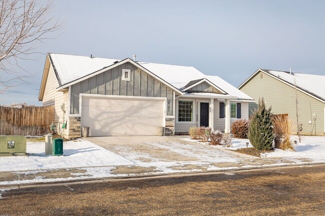 Foto del edificio - 3 bed 2 bath home