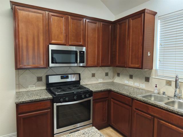 Building Photo - 8572 Davis Dr