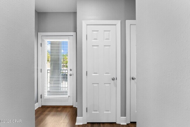 Foto del edificio - 236 Bonita Cir