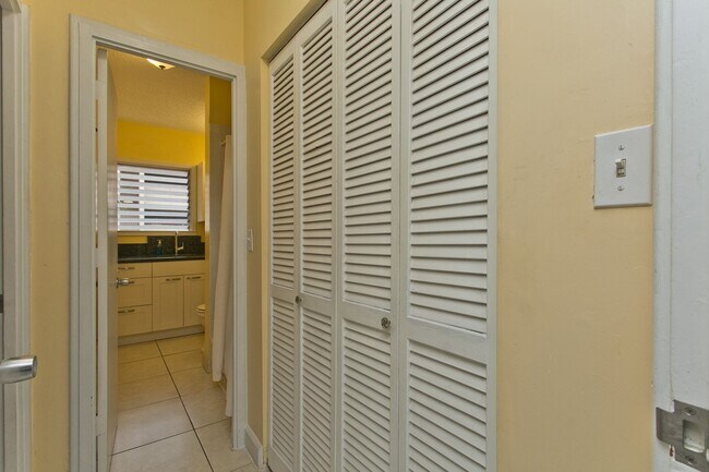 Foto del edificio - Remodeled boutique 1/1 unit furnished or u...