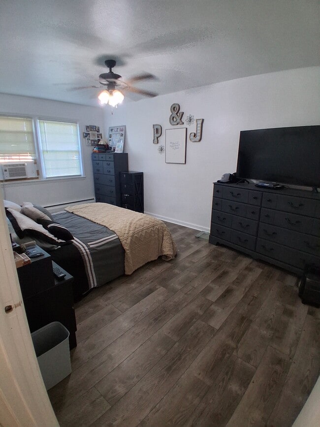 Building Photo - Colonial Heights