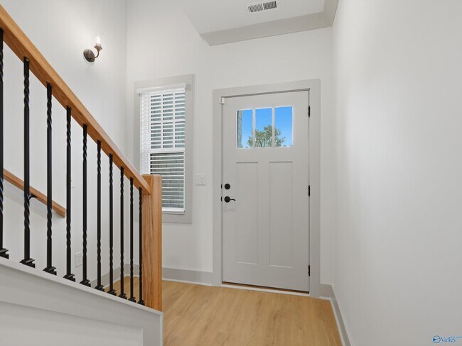 Building Photo - 8 Whispering Oak Dr SW