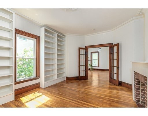 Foto del edificio - 14 Evergreen Ave