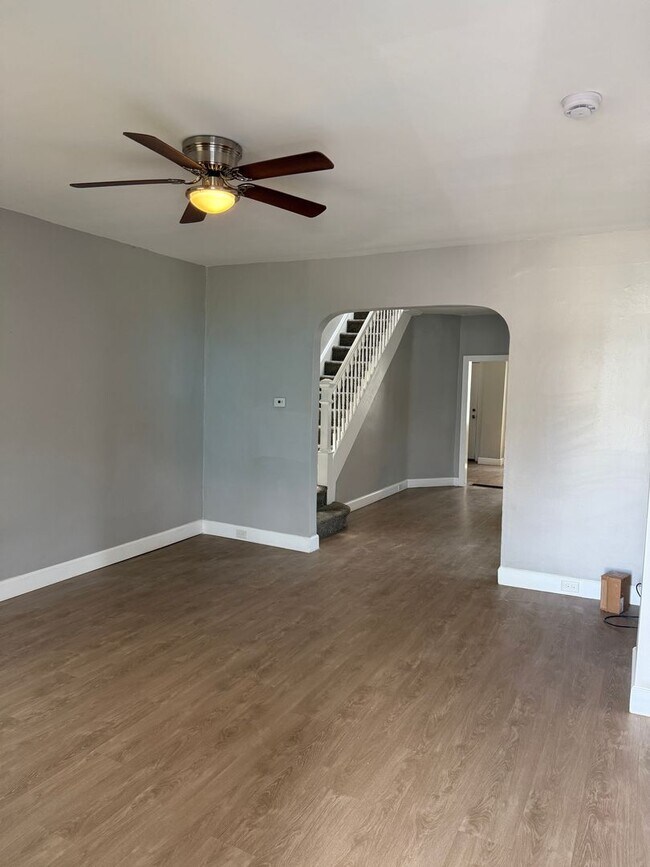 Building Photo - Three-bedroom Home In Baltimore