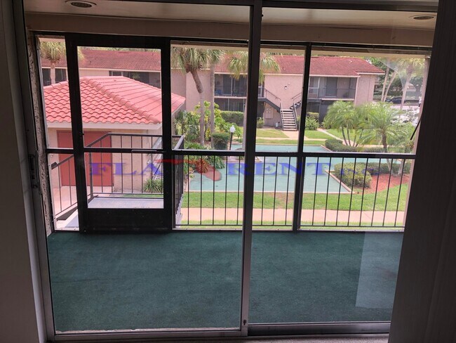 Building Photo - CUTE! LARGE 1 BED / 1 BATH CONDO (CASSELBE...
