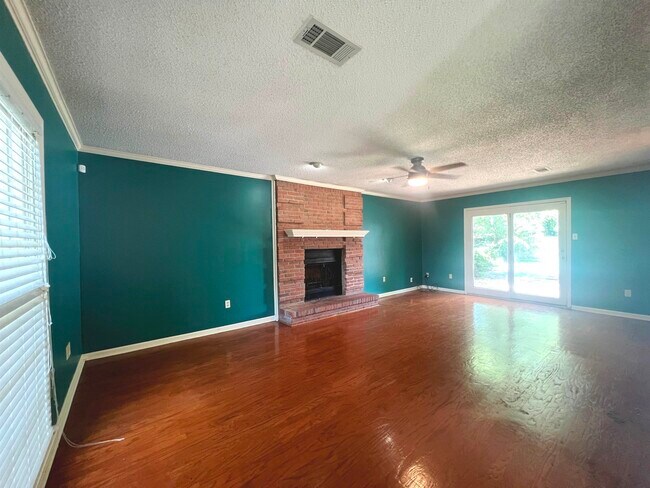 Building Photo - 7849 Meadow Trail Dr