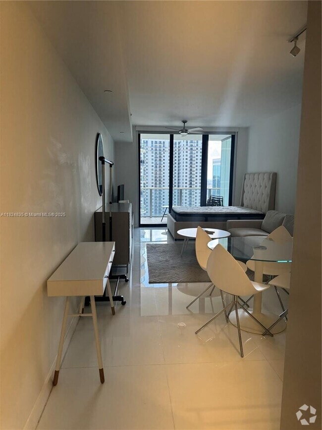 Building Photo - 1010 Brickell Ave