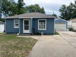 Building Photo - 820 S Western Ave