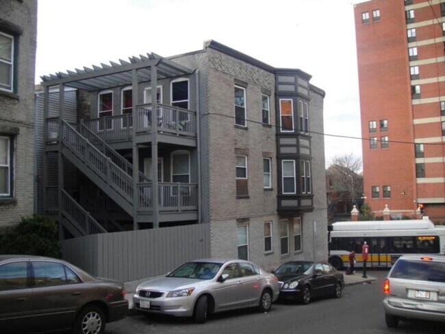 Foto del edificio - 842 Huntington Ave