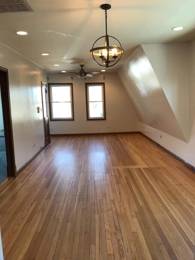 Foto del edificio - 5941 W Leland Ave