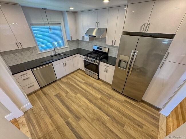 Foto del edificio - 203-30 28th Ave