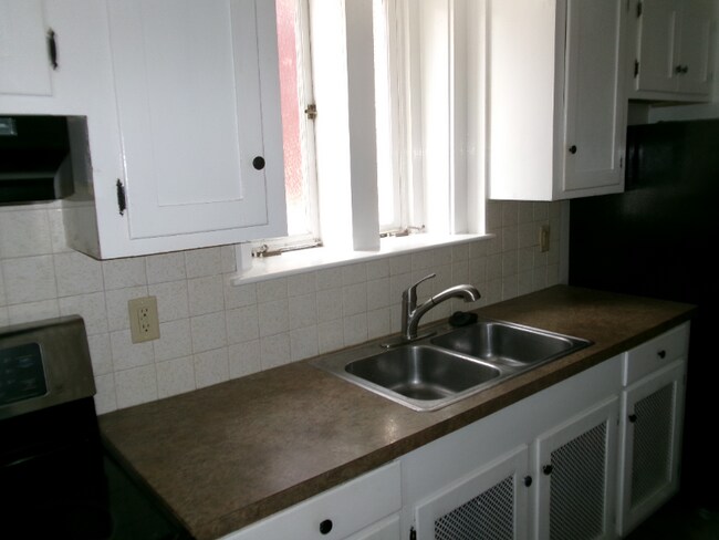 Building Photo - 230 E Orange St