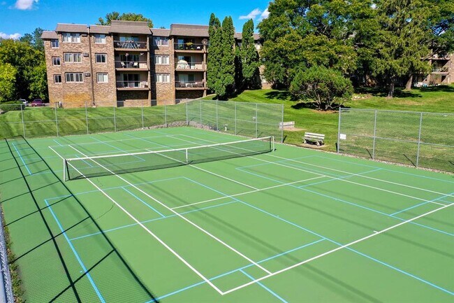 Foto del edificio - Edina Highland Villa