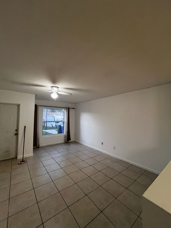 Foto del edificio - 1311 Emerald Terrace