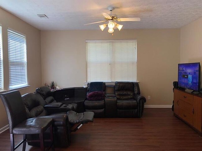 Building Photo - 695 W Oaks Dr, Woodstock, GA, 30188