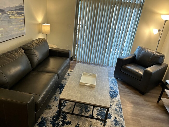 Foto del edificio - 539 W Trade St