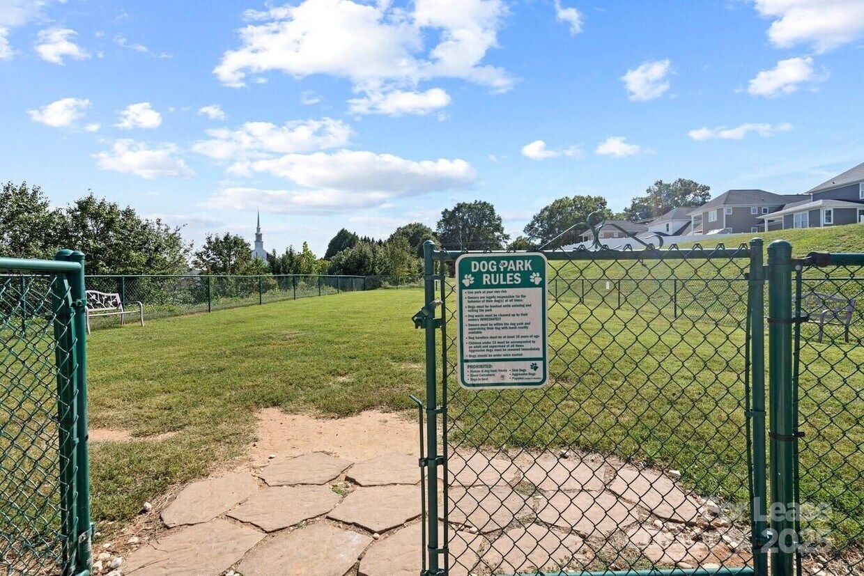 2778 2nd St NE Unit The Outlook, Hickory, NC 28601 Room for Rent