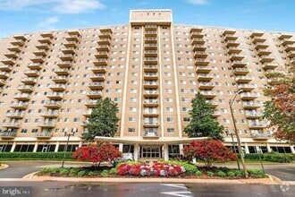Building Photo - 1225 Martha Custis Dr