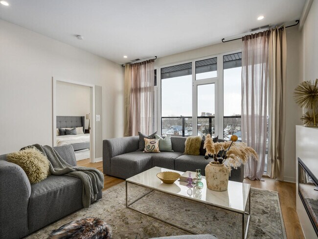 Building Photo - 6336 W Belmont Ave