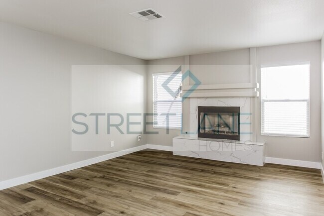 Foto del edificio - REDUCED! - Now offering $250 off first ful...